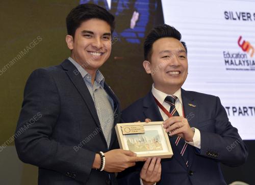 KL26_09112019_ECONOMIC_FORUM_BN201911066725