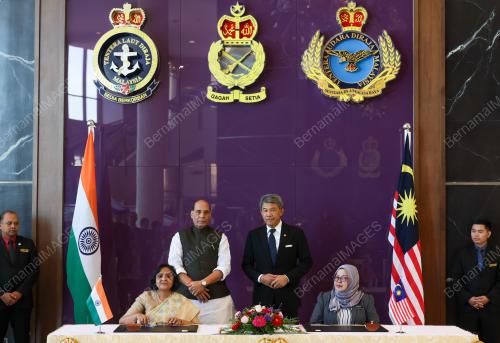 LAWATAN MENTERI PERTAHANAN INDIA