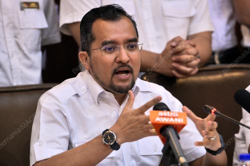 DATUK DR ASYRAF WAJDI DUSUKI