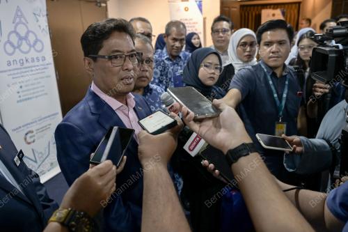 TAN SRI AZAM BAKI