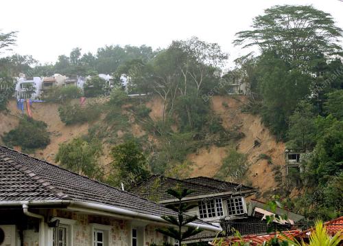 TANAH RUNTUH DI BUKIT ANTARABANGSA