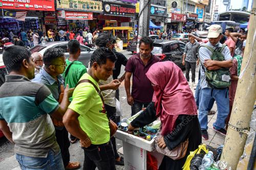 WARGA ASING JALAN SILANG