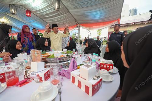 FAHMI FADZIL