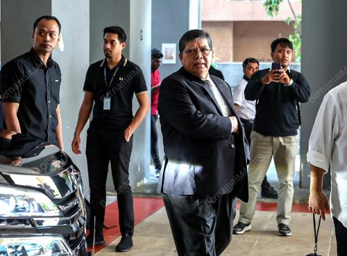 TAN SRI JOHARI ABDUL