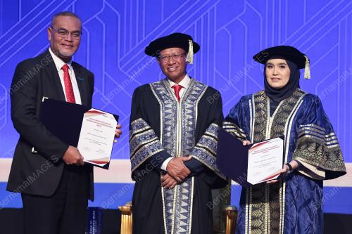 DATUK SERI AHMAD SHABERY CHEEK