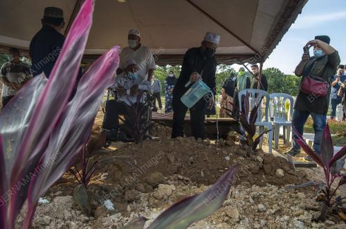 ALLAHYARHAM FARRAH IDZANA