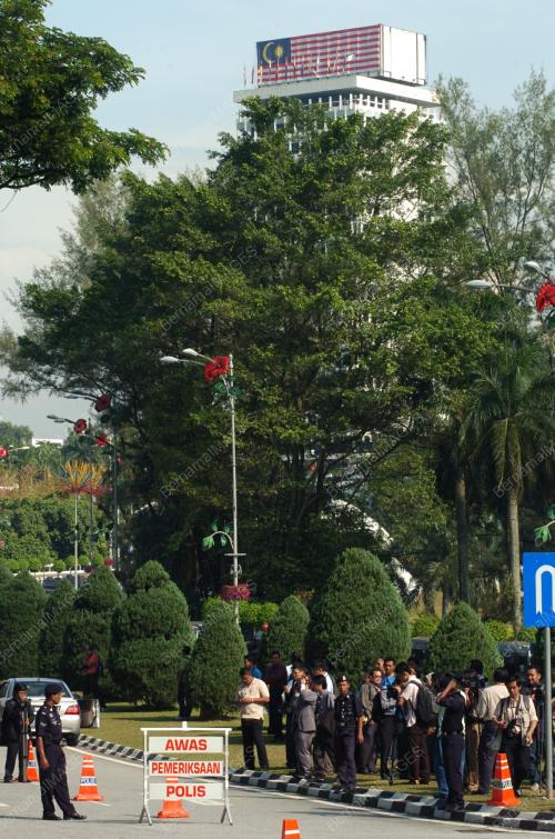 SEKATAN POLIS