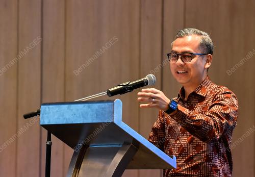 FAHMI FADZIL