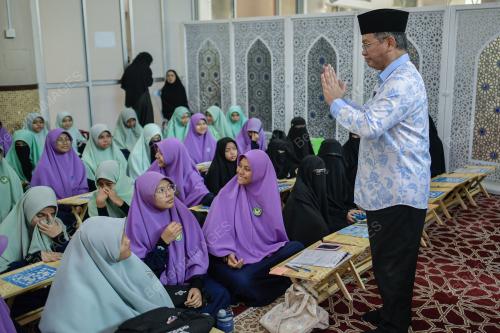 DATUK DR MOHD NA'IM MOKHTAR