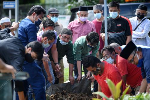 ALLAHYARHAM TAN SRI ZALEHA ISMAIL