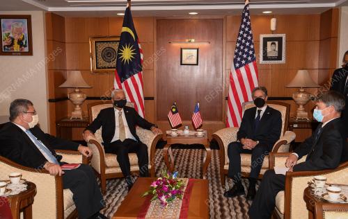 DATUK SERI ISMAIL SABRI YAAKOB