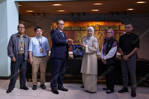 AGIHAN PEK JUADAH BERBUKA PUASA ISTANA NEGARA