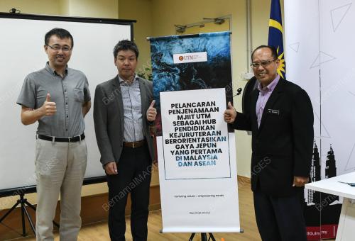PROF DR ALI SELAMAT