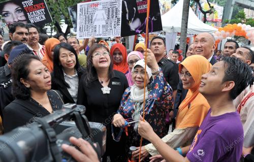 KL26_18112013_ROHANI_WANITA