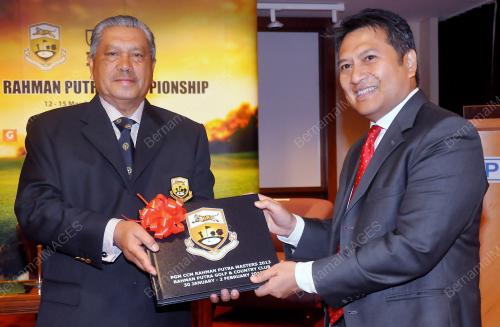KL26_19022014_GOLF