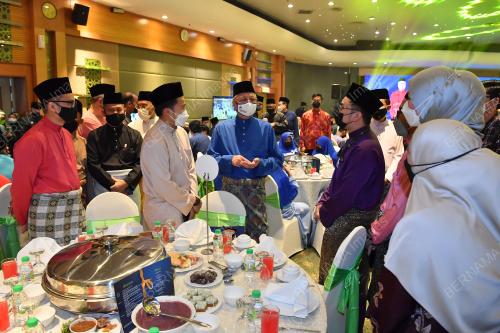 DATUK SERI ISMAIL SABRI YAAKOB