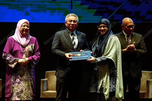 DATUK SERI DR ADHAM BABA