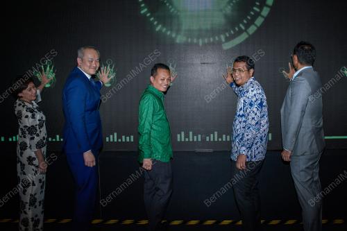 NIK NAZMI NIK AHMAD
