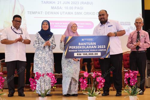 DATUK SERI DR WAN AZIZAH WAN ISMAIL