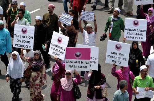 KL26_21092012_BANTAHAN