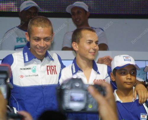 VALENTINO ROSSI DAN LORENZO