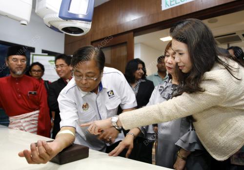 DATUK SERI ISMAIL SABRI YAAKOB