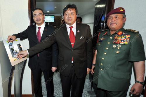 KL26_22052013_MINDEF