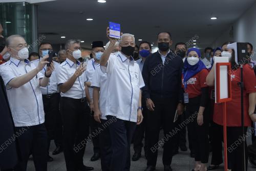 DATUK SERI ISMAIL SABRI YAAKOB
