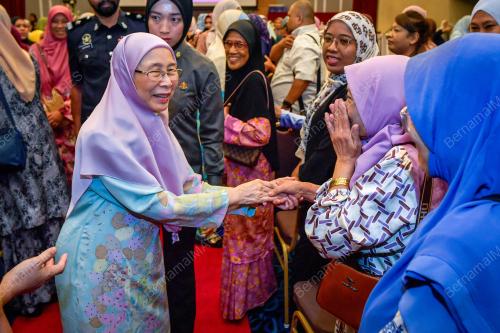 DATUK SERI DR WAN AZIZAH WAN ISMAIL