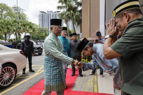AL-SULTAN ABDULLAH RI'AYATUDDIN AL-MUSTAFA BILLAH SHAH