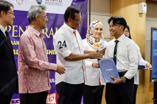DATUK SERI AHMAD SHABERY CHEEK