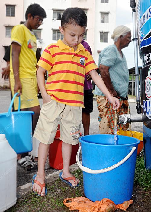 KL26_25022014_BANTUAN_AIR