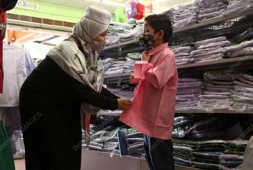 PAKAIAN SERAGAM SEKOLAH