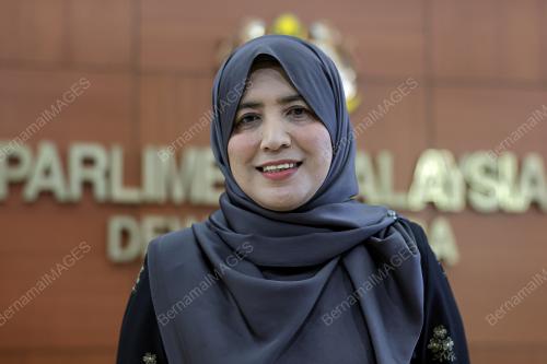 ANGKAT SUMPAH AHLI DEWAN NEGARA