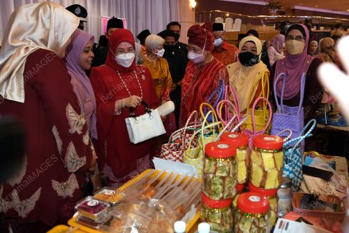 TUNKU HAJAH AZIZAH AMINAH MAIMUNAH ISKANDARIAH