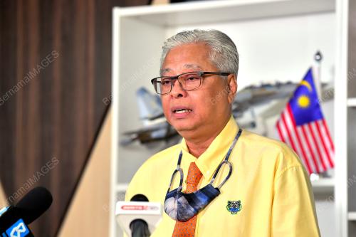 DATUK SERI ISMAIL SABRI YAAKOB