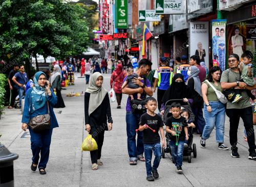 TINJAUAN ORANG RAMAI MEMBELI BELAH