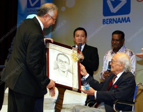 MOHD NAJIB TUN ABDUL RAZAK