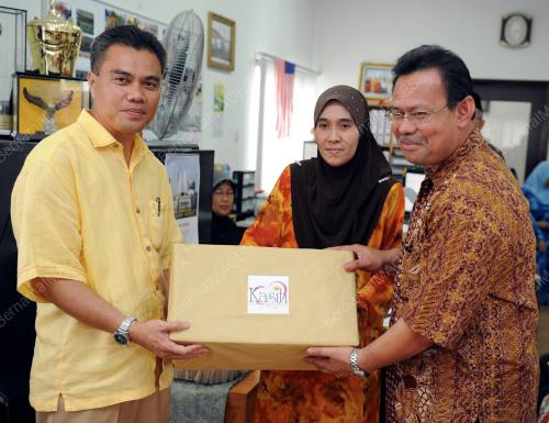 BANTUAN KEPADA MANGSA TANAH RUNTUH