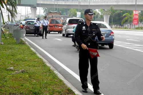 POLIS SAMAN