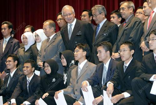 MOHD NAJIB TUN ABDUL RAZAK