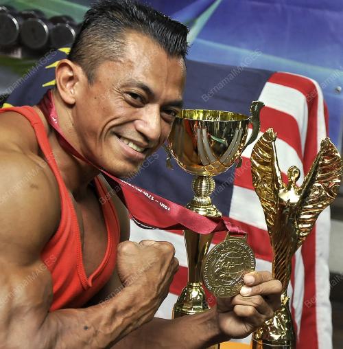 KL26_27112013_BODY_BUILDER
