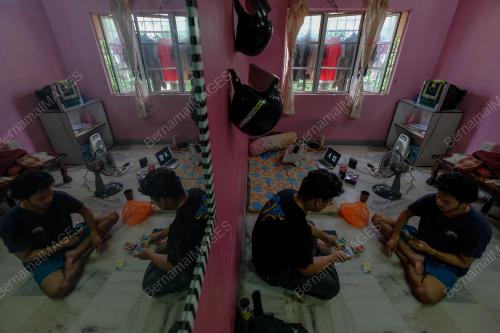 PAKEJ RANGSANGAN EKONOMI PRIHATIN RAKYAT (PRIHATIN) : INDIVIDU BUJANG DAN PELAJAR IPT