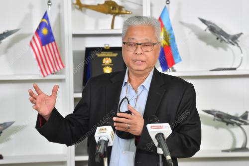 DATUK SERI ISMAIL SABRI YAAKOB