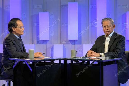 DATUK SERI MUSTAPA MOHAMED