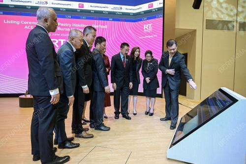 RT PASTRY HOLDINGS BERHAD LISTING CEREMONY