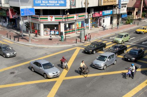 LAMPU SIMPANG YANG ROSAK