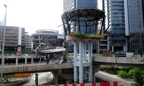 KL26_30112016_RUNTUH