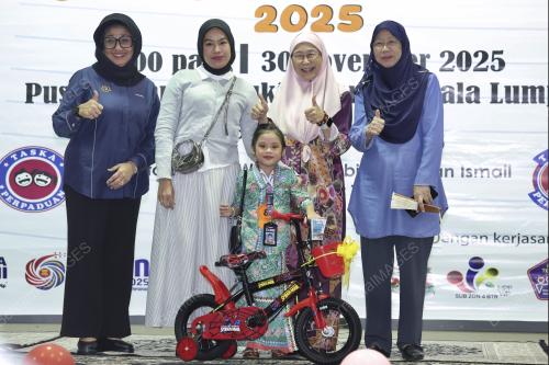 DATUK SERI DR WAN AZIZAH WAN ISMAIL