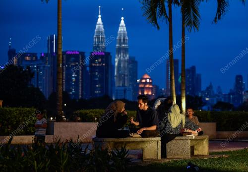 TINJAUAN BUKA PUASA